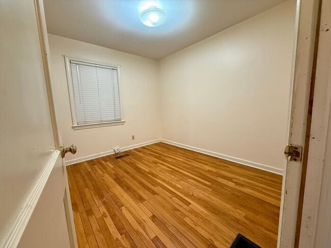 Building Photo - Beautiful 3 Bed, 2 Bath Cape Cod