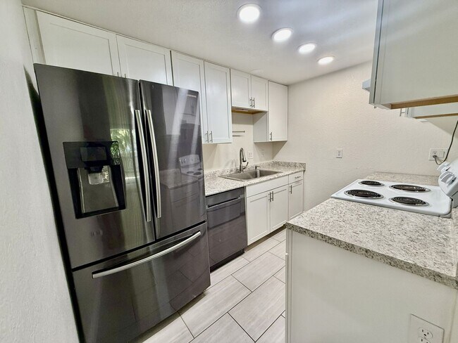 Building Photo - 890 Athan Ave