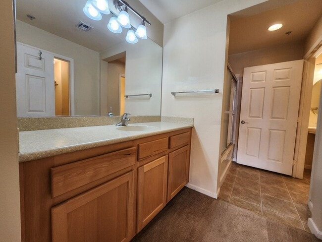 Building Photo - Luxury 1 bedroom condo unit on the 3rd Floor just off the "South LV Strip"