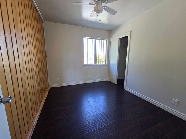 Building Photo - New Listing!