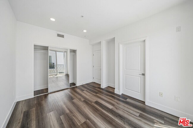 Building Photo - 6002 Klump Ave