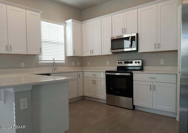 Building Photo - 406 Venetian Palms Blvd