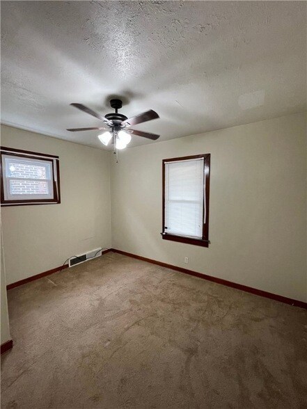 Building Photo - 1031 Pleasant Ave
