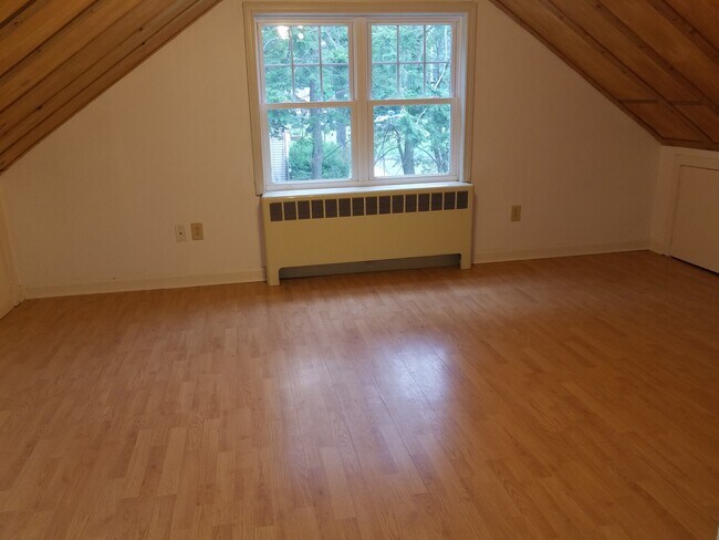 Building Photo - 68 Blatchley Ave