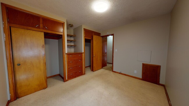 Building Photo - 3 Bedroom, 1 bathroom with Double Detached...