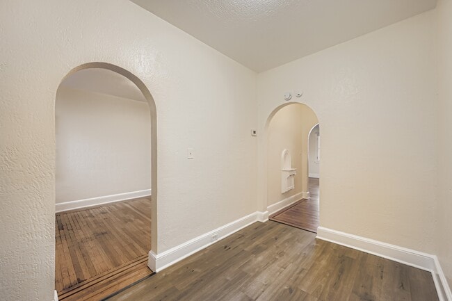 Building Photo - 3220 Sequoia Ave