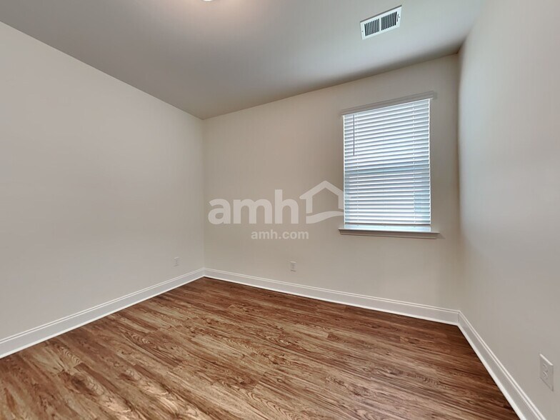Building Photo - 322 Azore Way