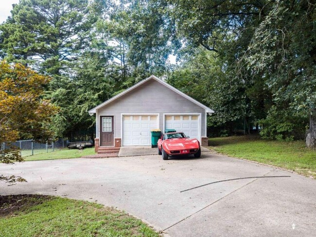 Building Photo - 11 Henry Ct