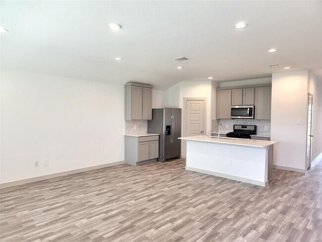 Building Photo - 7738 Robert Ln