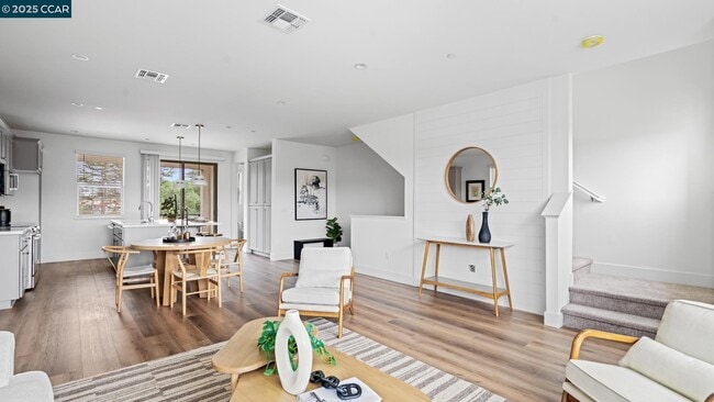 Building Photo - 2806 Chattleton Ln