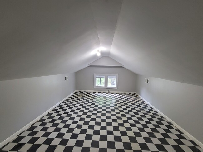 Building Photo - 1916 Walker Ave