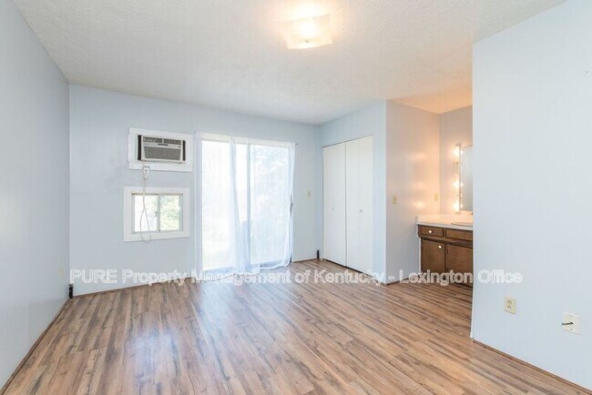 Building Photo - 141 Centennial Dr