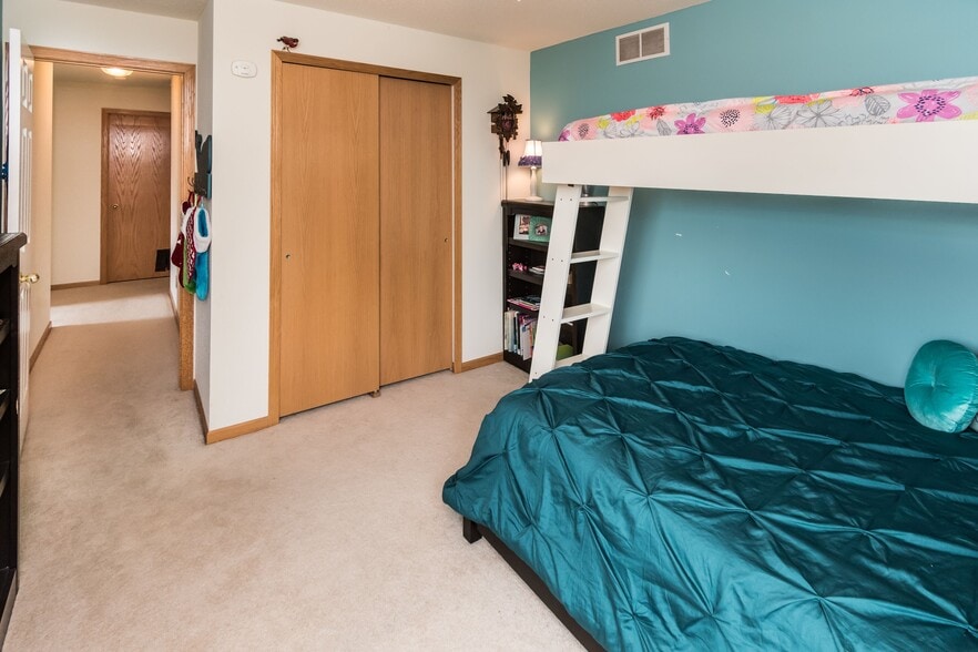 Building Photo - 1102 Bergmann Dr