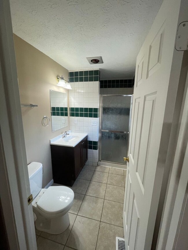 Building Photo - 5683 Crestview Dr