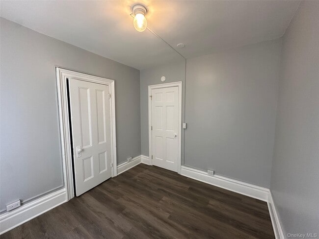 Building Photo - 87 Broadway