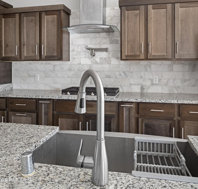 Building Photo - 13636 Glen Vista Ln