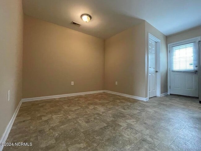 Building Photo - 143 Apache Trail