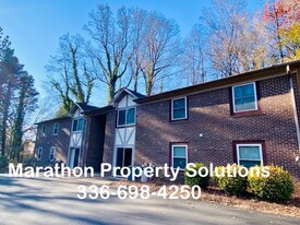 Building Photo - 1100 Crescent Dr