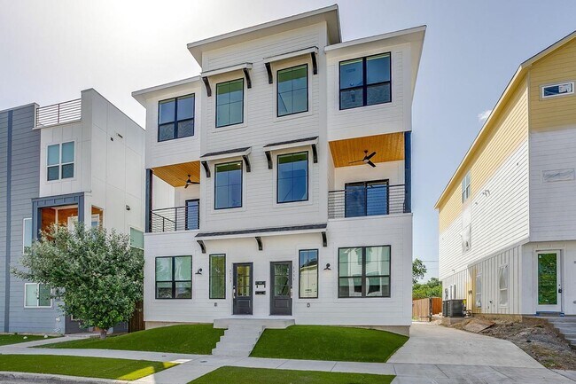 Building Photo - 2335 Benbrook Blvd