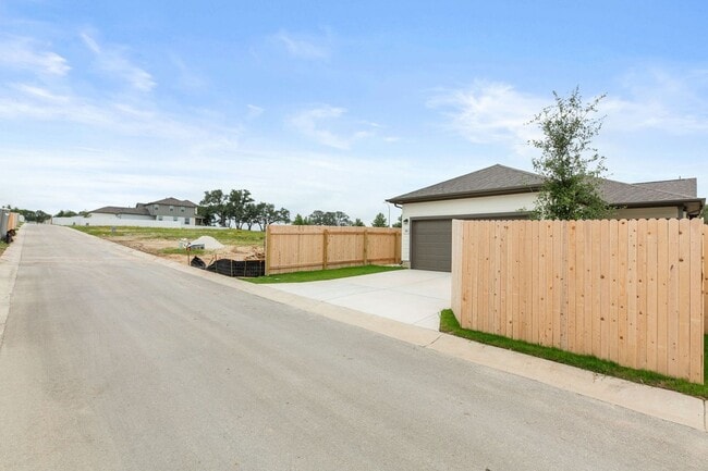 Building Photo - 183 Glocken Ln