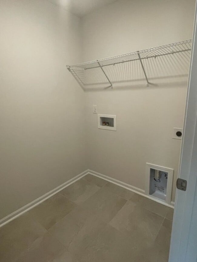 Building Photo - Beautiful 3BR 2.5BA Townhome w/ 1 Car Garage • Updated Kitchen in Huntersville