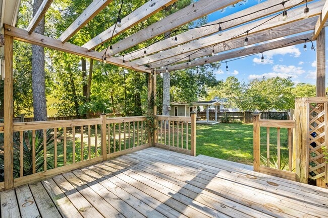 Building Photo - Gorgeous 3 Bedroom Ranch in North Raleigh, updated, pet friendly, fenced-in yard!