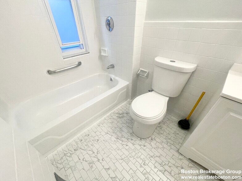 Building Photo - 30 Rawson St