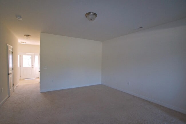 Building Photo - 135 Polaris Ave