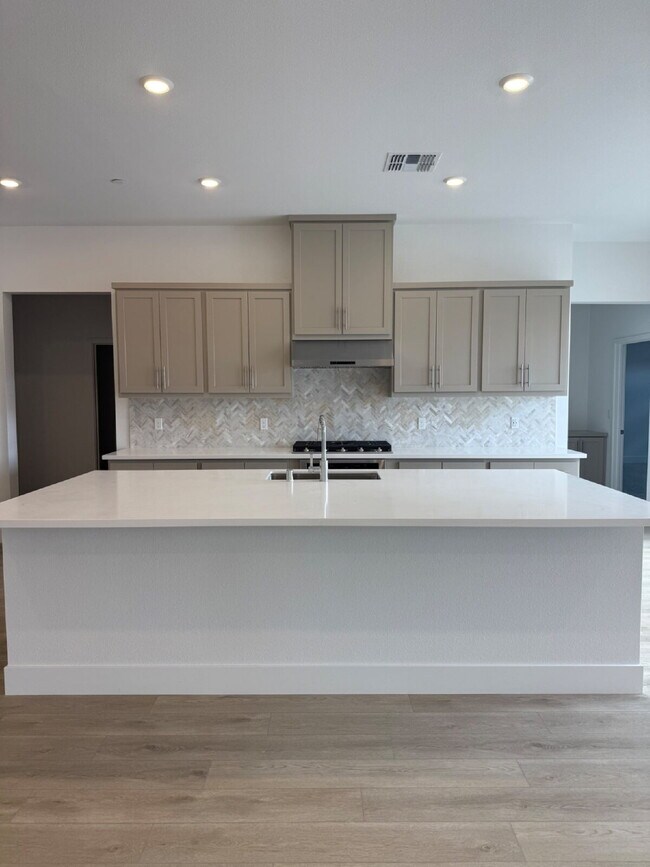 Building Photo - 8190 Lamplight Dr