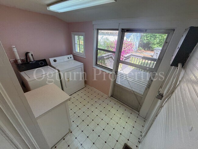 Building Photo - 159 Stanton Dr