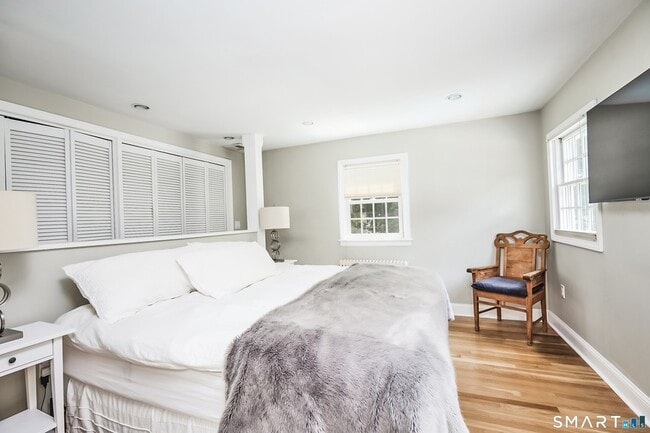 Building Photo - 188 Compo Rd S