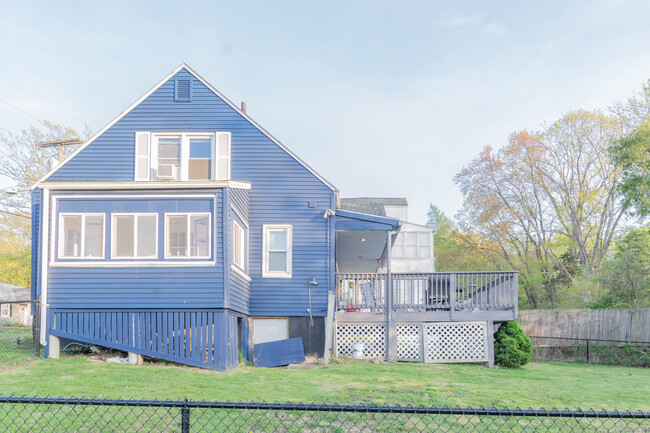 Building Photo - 102 Greystone Ave