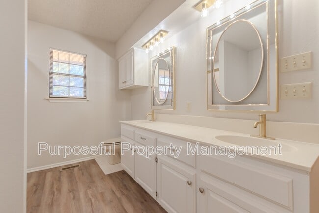 Building Photo - 1401 Harding Ave