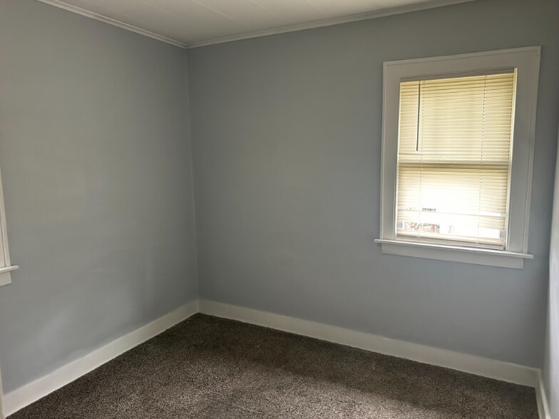 Building Photo - 1945 Owen St