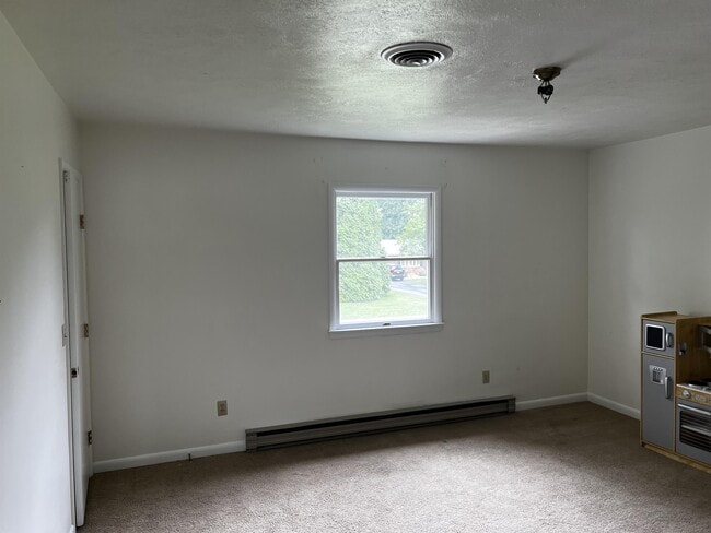 Building Photo - 238 Trimble Ave