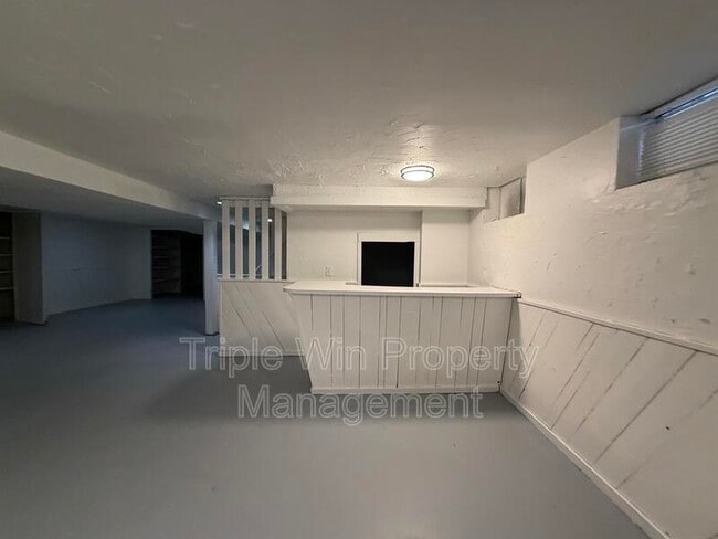 Building Photo - 30 Rolling Hills Dr