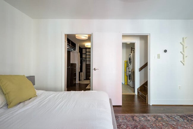 Building Photo - 3209 Cherry Hill Ln