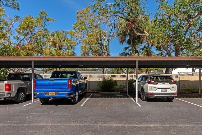 Building Photo - 425 30th Ave W