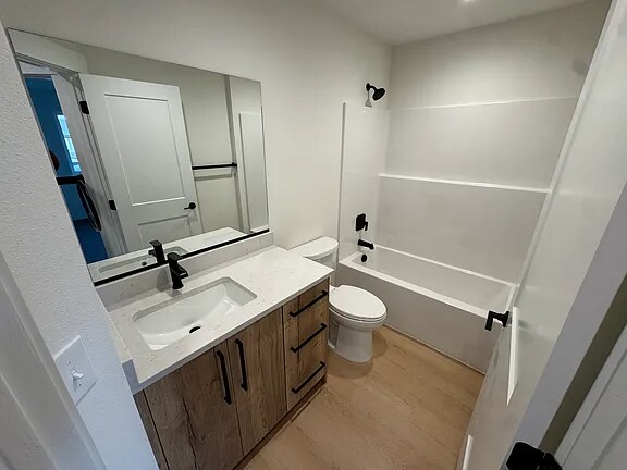 Building Photo - 3915 E 27th Ave