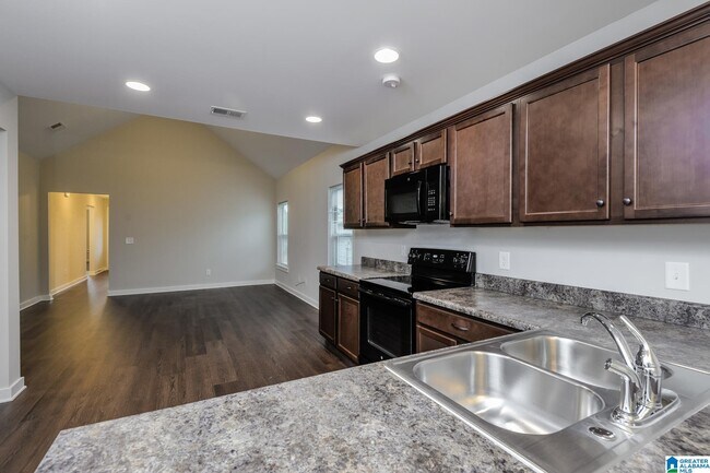 Building Photo - 865 Maple Trce