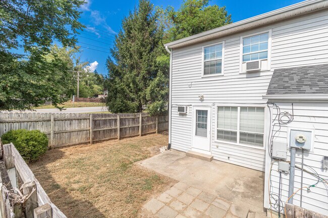 Building Photo - 1655 W Amos Dr