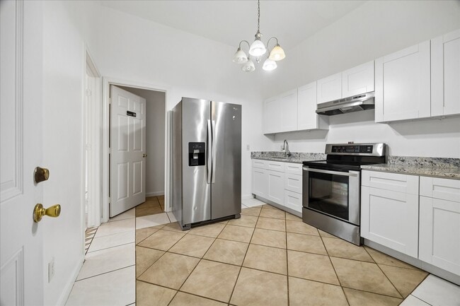 Building Photo - 5027 Creekmont Dr