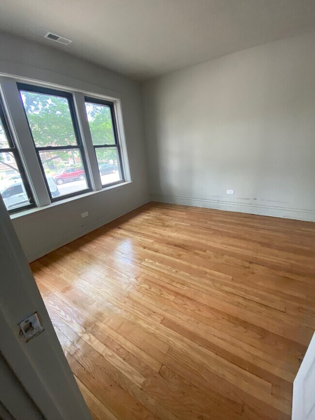 Building Photo - 5018 W 18th St