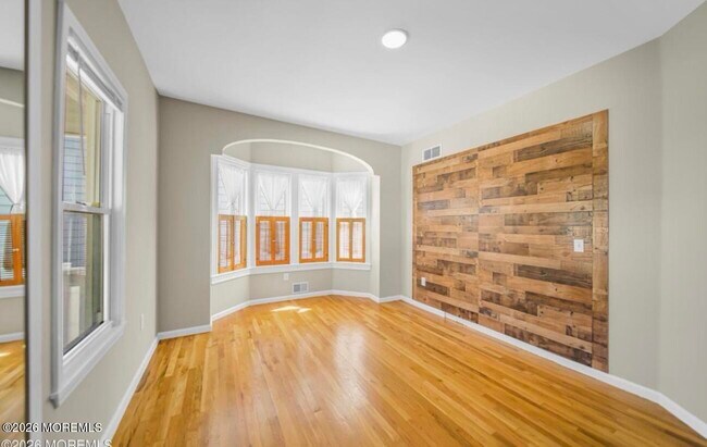Building Photo - 607 McClellan St