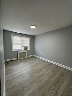 Building Photo - 3 Bedroom 2 bathroom