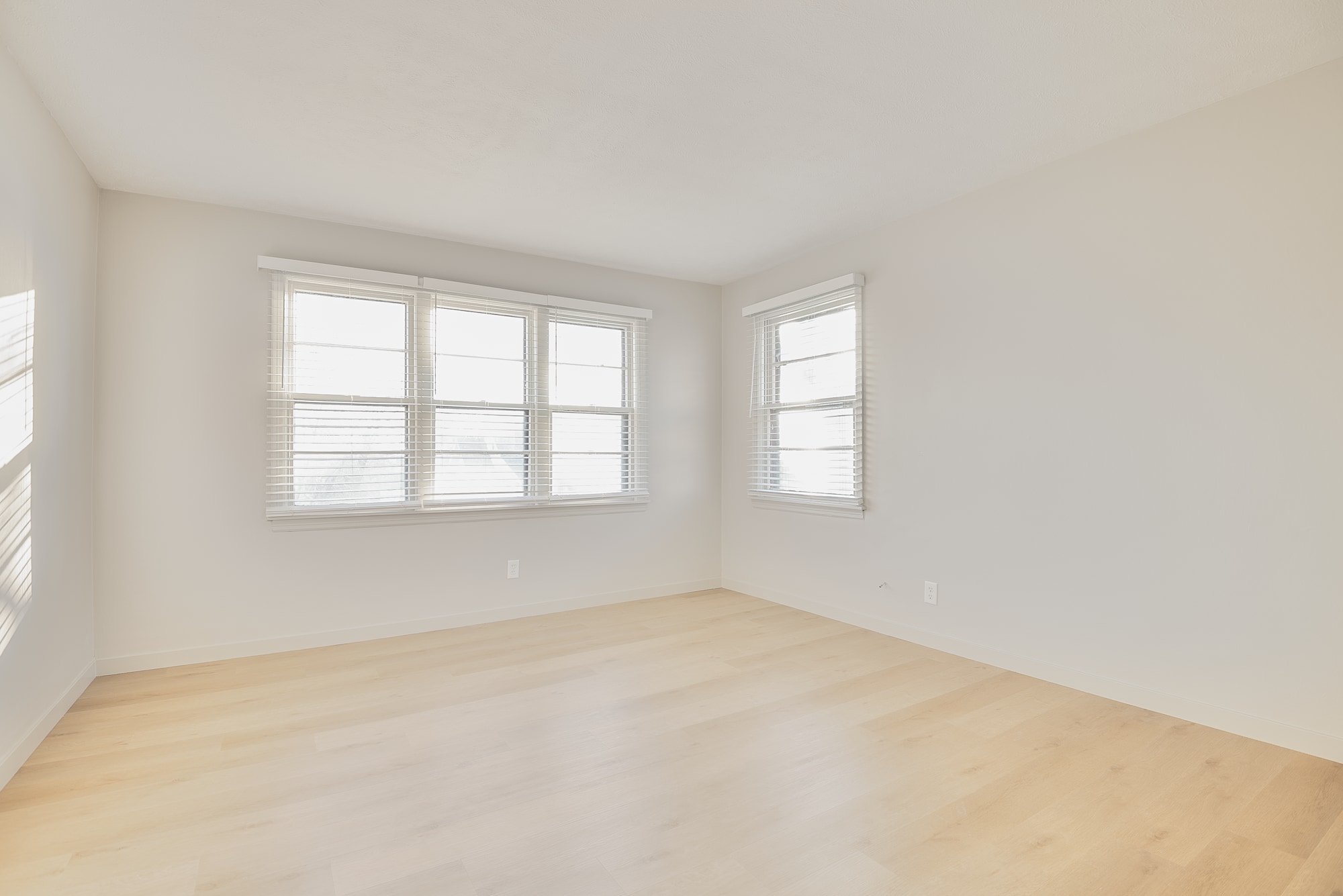 Living Area - 4620 Davenport St