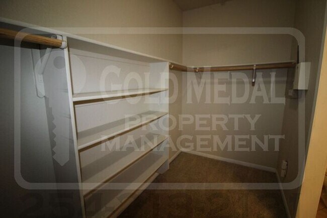 Building Photo - 2908 Tucson Dr