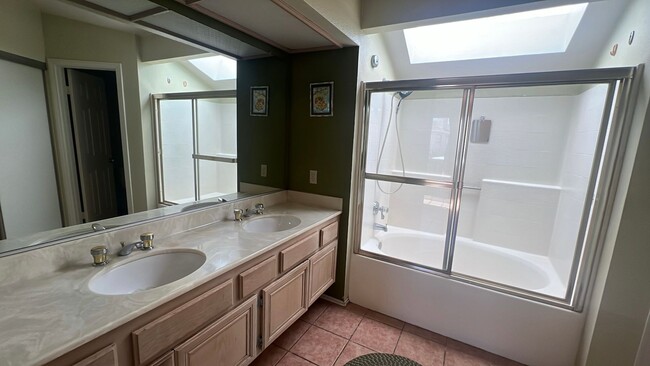 Building Photo - East Palmdale Home