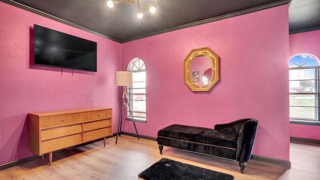 Building Photo - Fully furnished Airbnb with a pool