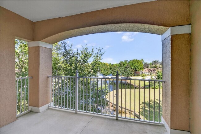 Building Photo - 625 Fairway Dr